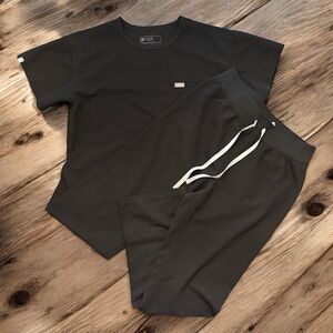 FIGS | Black Set: Canela Top/Livingston Bottom